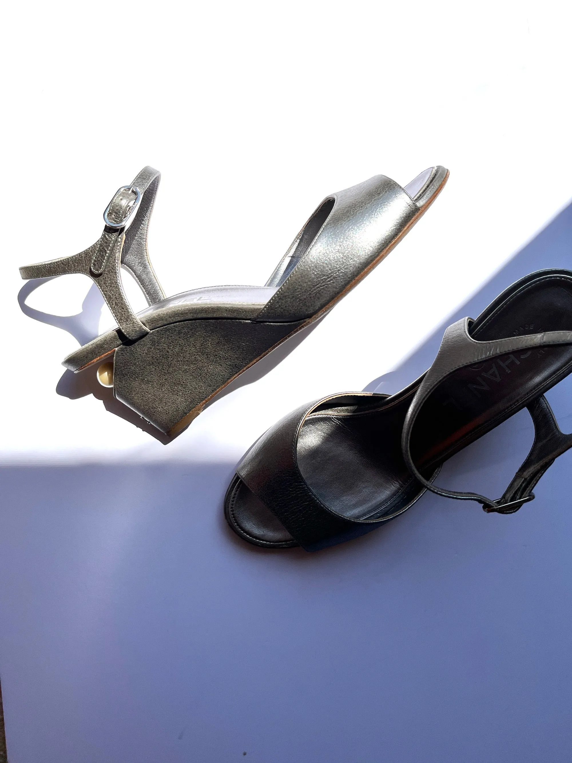 CHANEL Pearl CC Logo Silver Leather 2016 Wedge Sandals 38.5C 8