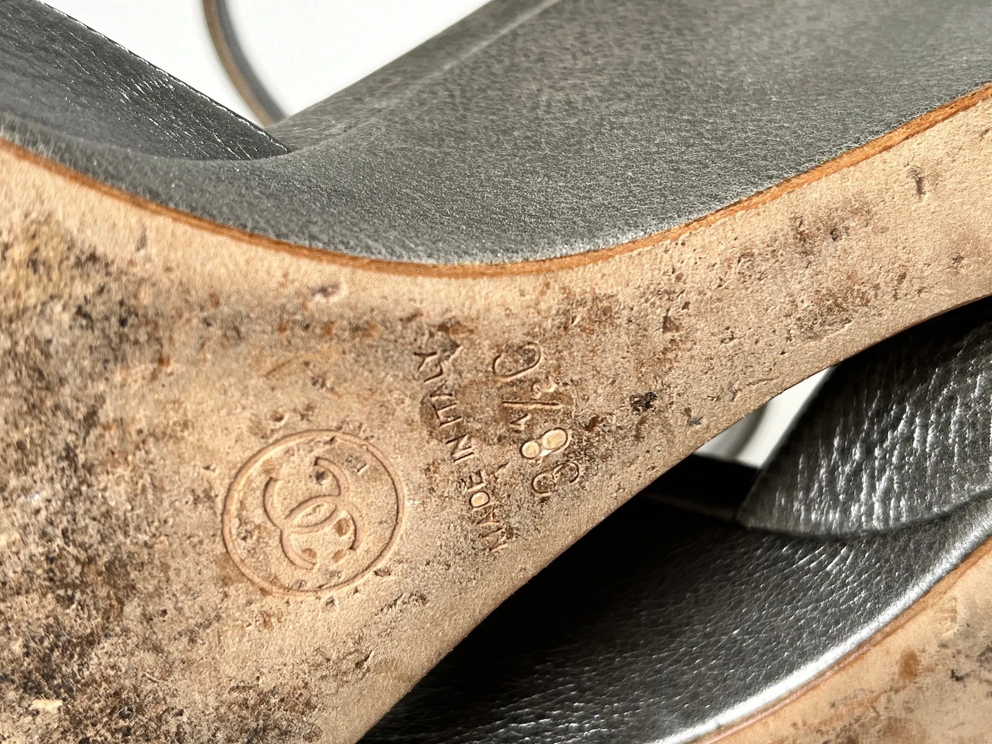 CHANEL Pearl CC Logo Silver Leather 2016 Wedge Sandals 38.5C 8